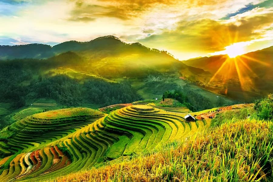 Private Sapa 2 Days 1 Night Trekking Tour from Hanoi by Train