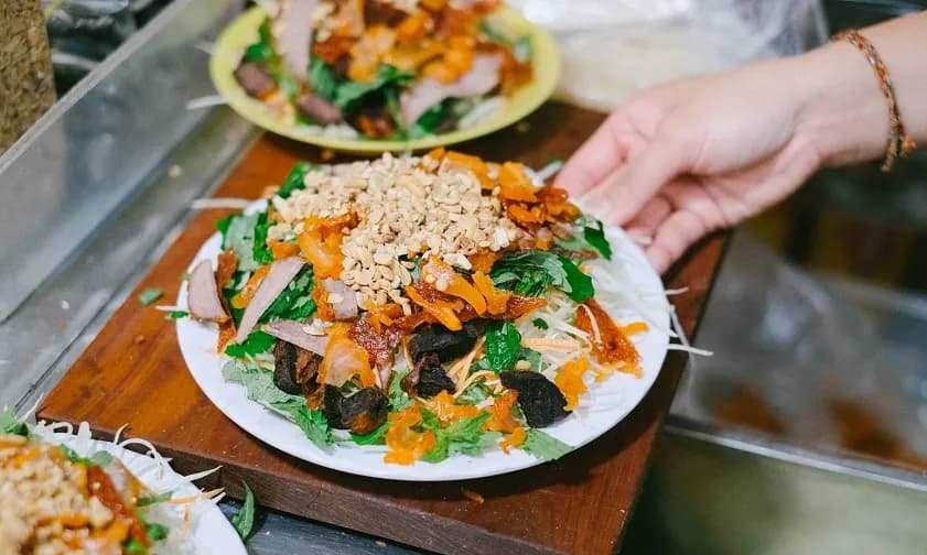 Private Hanoi Night Tour for Food, Culture and Local Life